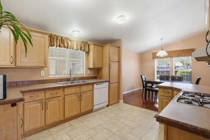 123 El Bosque Drive 123, San Jose, California 95134