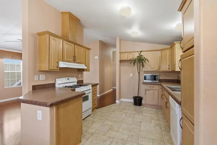123 El Bosque Drive 123, San Jose, California 95134