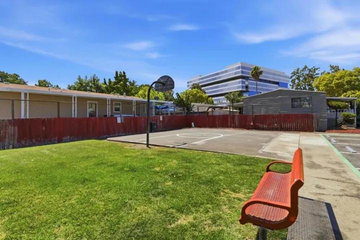 123 El Bosque Drive 123, San Jose, California 95134