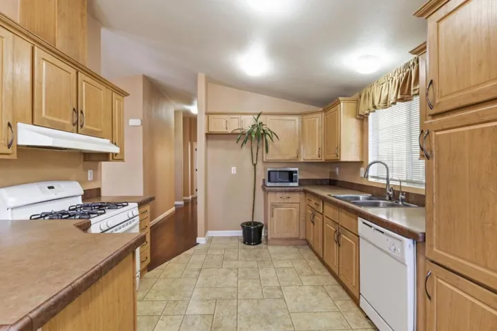 123 El Bosque Drive 123, San Jose, California 95134