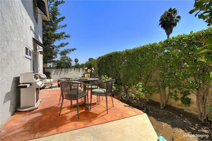 LARGE PRIVATE PATIO AREA