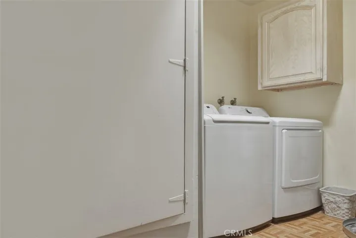 UPSTAIRS WASHER DRYER UTILITY ROOM