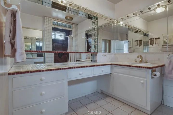 PRIMARY SUITE BATHROOM