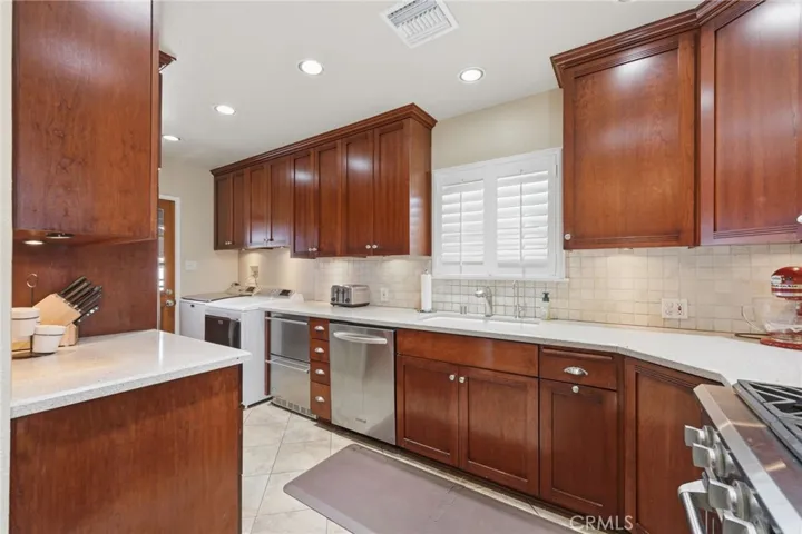 10521 Greenbush, Whittier, California 90604