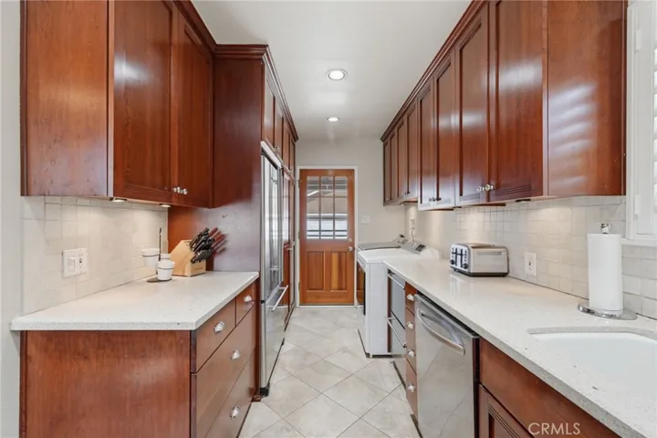 10521 Greenbush, Whittier, California 90604