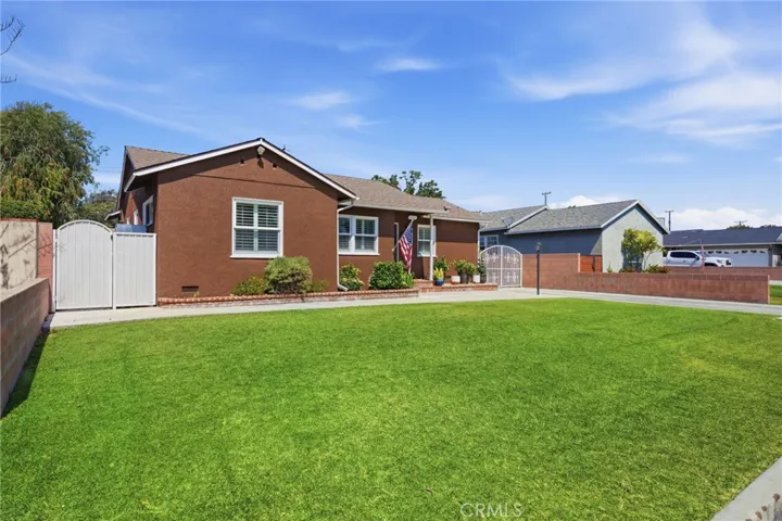 10521 Greenbush, Whittier, California 90604