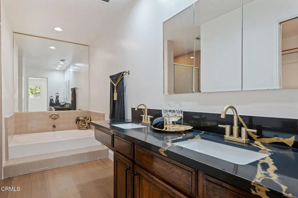 22-Priamry Bathroom