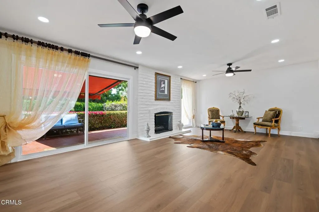 12-Living Room