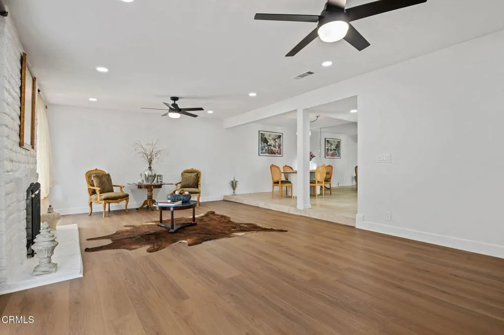 09-Living Room