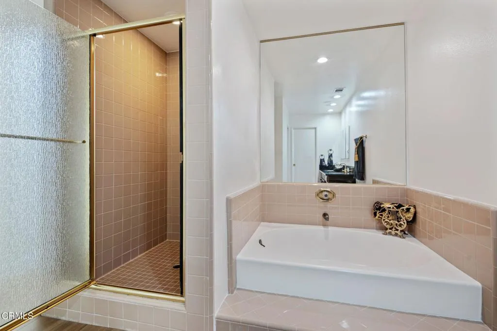 23-Priamry Bathroom