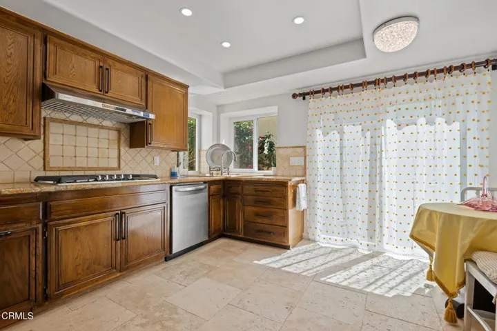 13-Kitchen