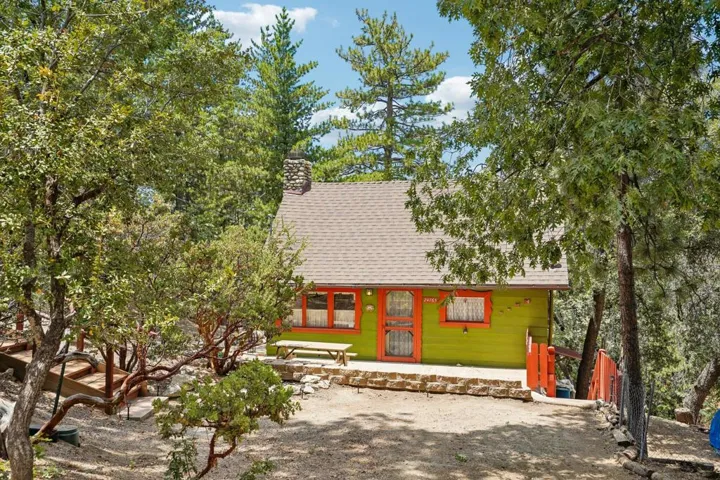 26-web-or-mls-Schaffer Dr-S1607-002