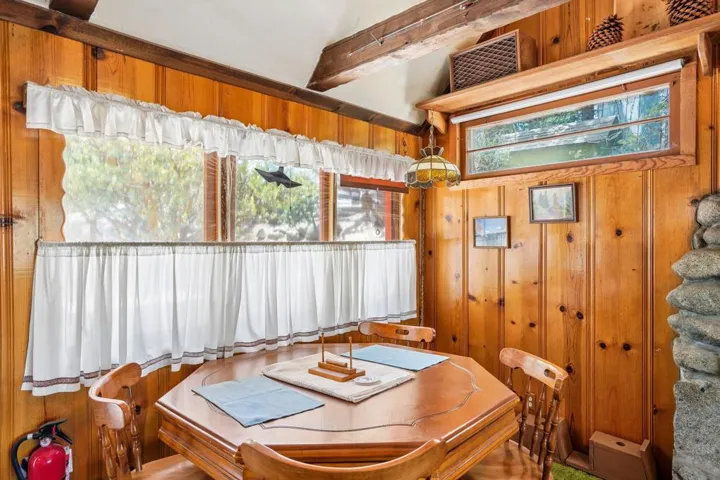 8-web-or-mls-Schaffer Dr-S1607-011