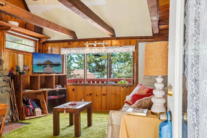 7-web-or-mls-Schaffer Dr-S1607-010