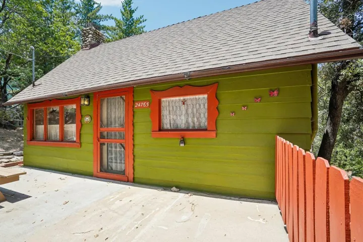 28-web-or-mls-Schaffer Dr-S1607-004