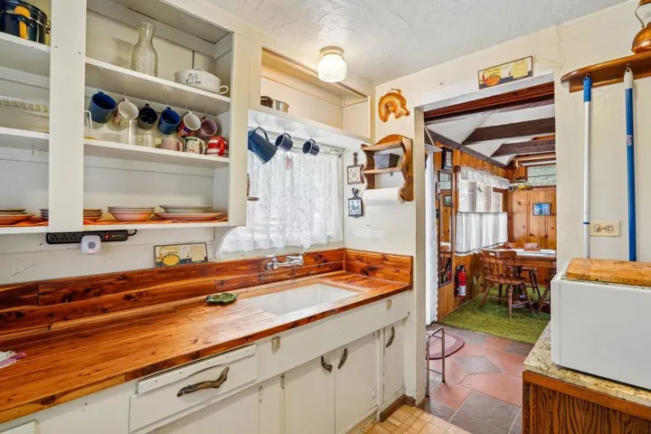 13-web-or-mls-Schaffer Dr-S1607-016