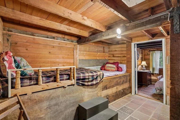1-web-or-mls-Schaffer Dr-S2107-1-005