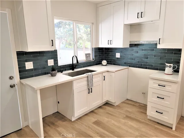 7040 3rd, Los Angeles, California 90043