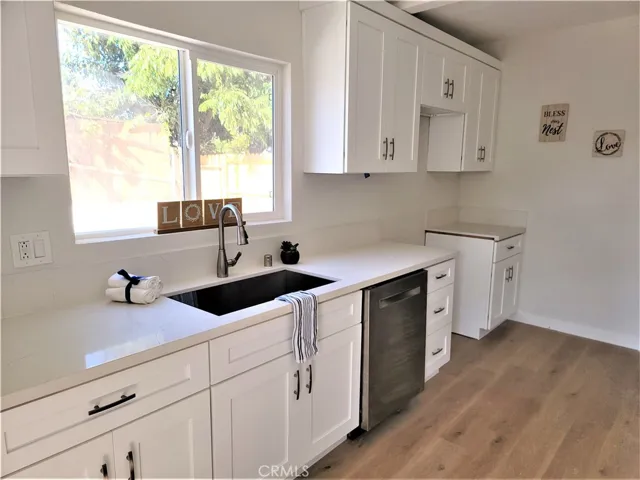 7040 3rd, Los Angeles, California 90043