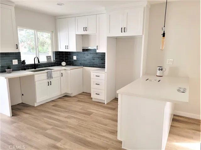 7040 3rd, Los Angeles, California 90043