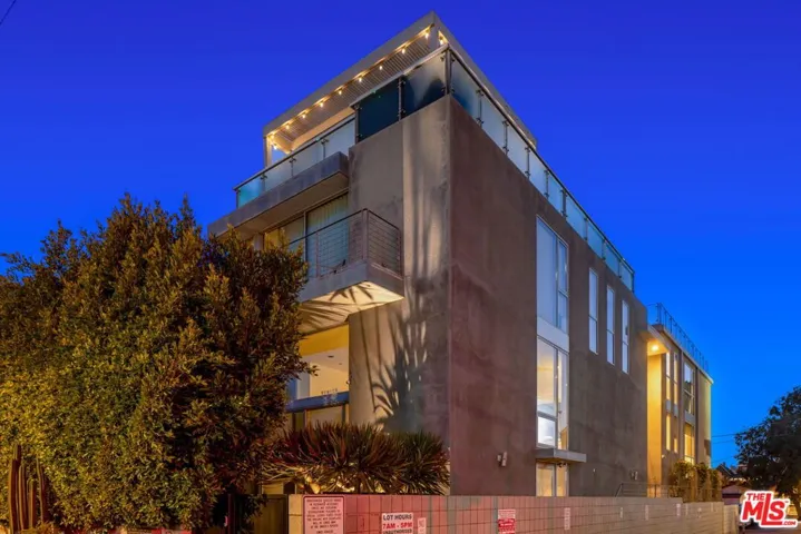 49 Brooks Avenue, Venice, California 90291