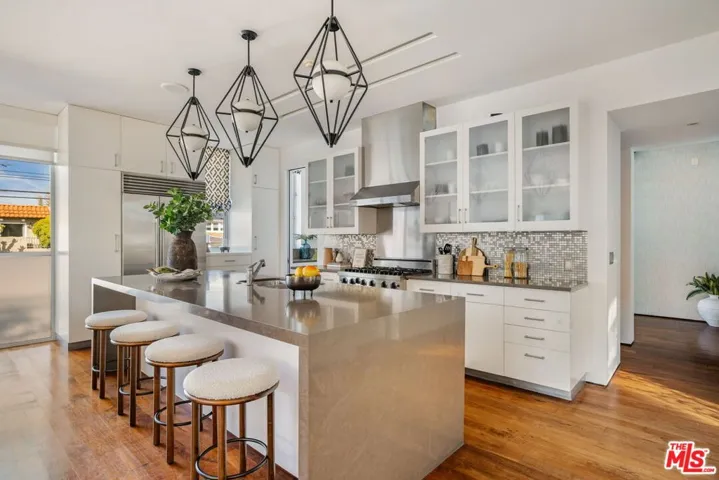 49 Brooks Avenue, Venice, California 90291