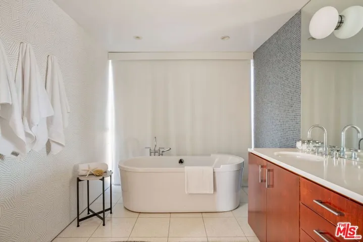 49 Brooks Avenue, Venice, California 90291