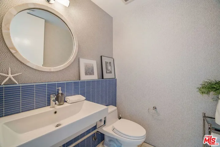 49 Brooks Avenue, Venice, California 90291