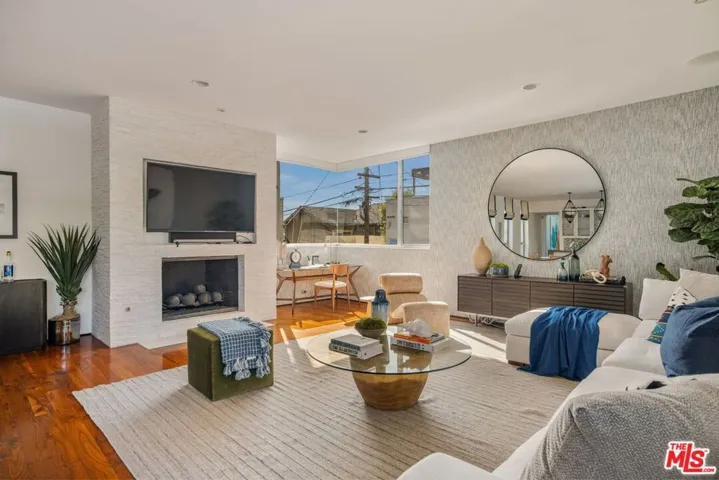 49 Brooks Avenue, Venice, California 90291