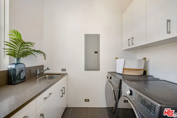 49 Brooks Avenue, Venice, California 90291
