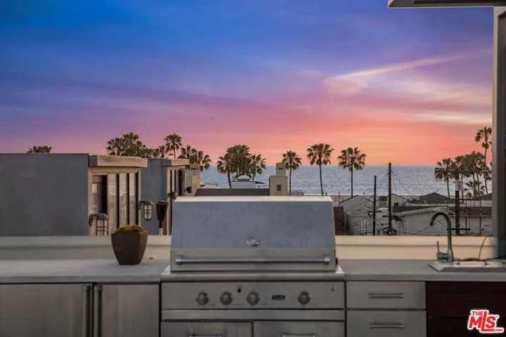49 Brooks Avenue, Venice, California 90291