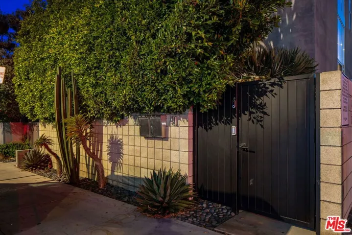 49 Brooks Avenue, Venice, California 90291