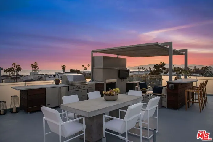 49 Brooks Avenue, Venice, California 90291