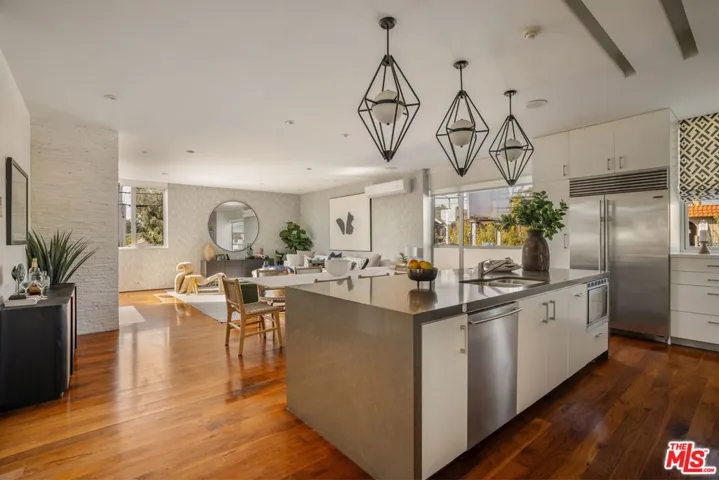 49 Brooks Avenue, Venice, California 90291