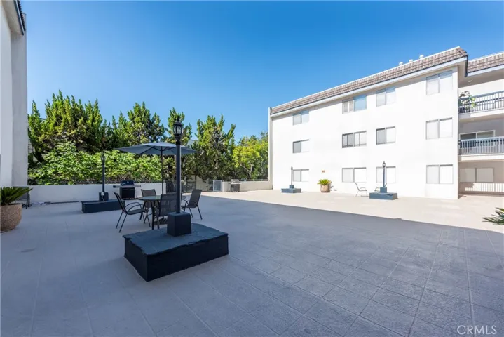 Common Area Courtyard