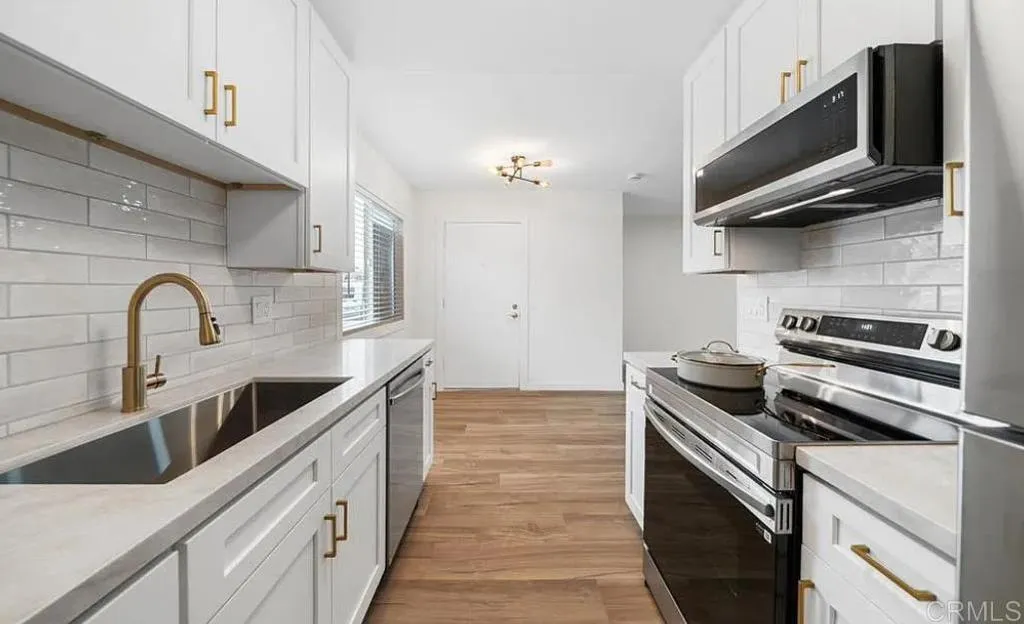3825 Van Dyke