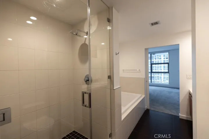 9 Macarthur 1605, Santa Ana, California 92707