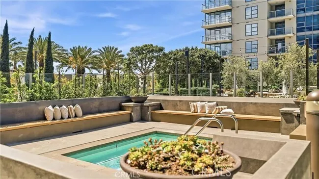 9 Macarthur 1605, Santa Ana, California 92707