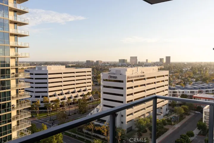 9 Macarthur 1605, Santa Ana, California 92707