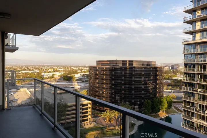 9 Macarthur 1605, Santa Ana, California 92707