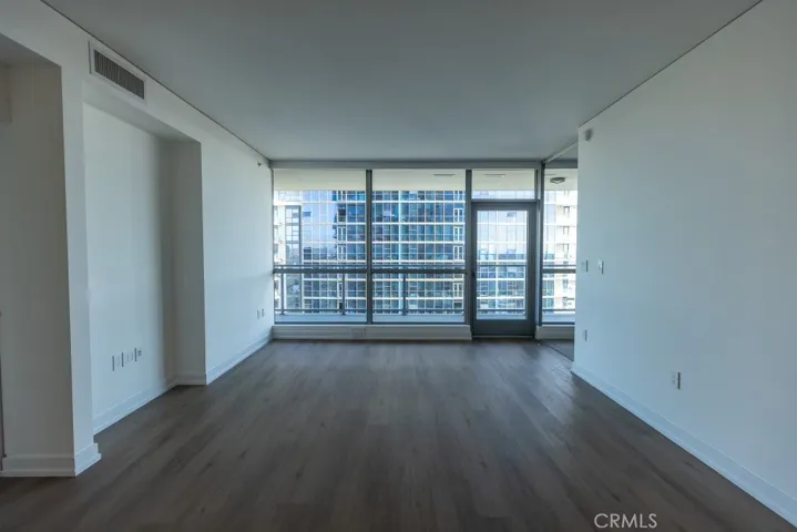 9 Macarthur 1605, Santa Ana, California 92707
