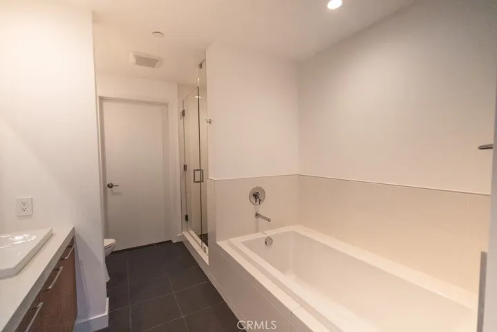 9 Macarthur 1605, Santa Ana, California 92707