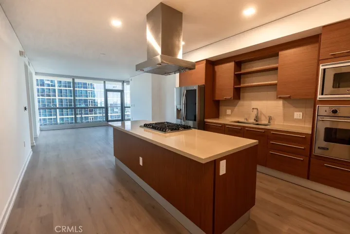 9 Macarthur 1605, Santa Ana, California 92707