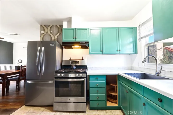 1394 N Raymond, Pasadena, California 91103
