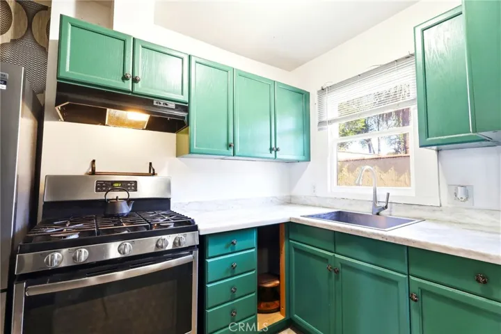 1394 N Raymond, Pasadena, California 91103