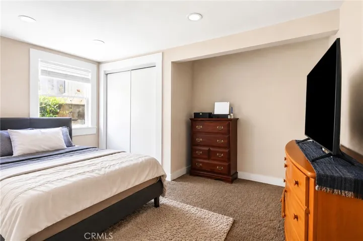 1394 N Raymond, Pasadena, California 91103