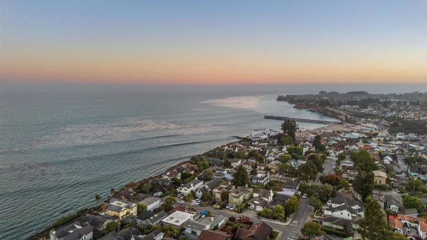 100 Oakland, Capitola, California 95010