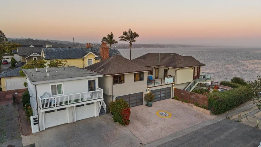100 Oakland, Capitola, California 95010