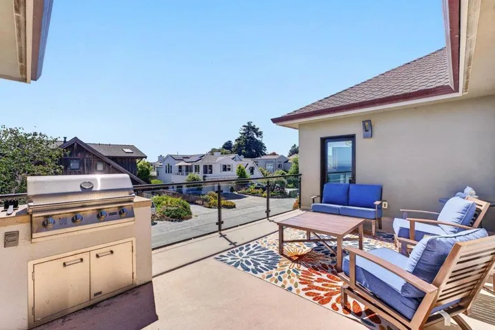 100 Oakland, Capitola, California 95010