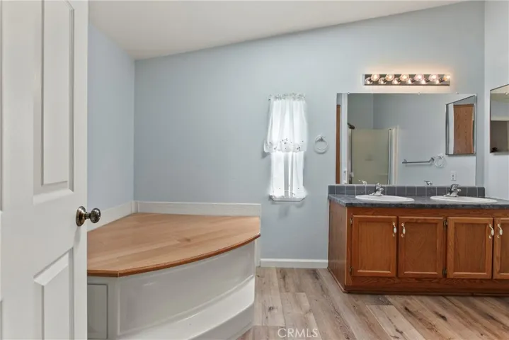 en-suite to primary bedroom